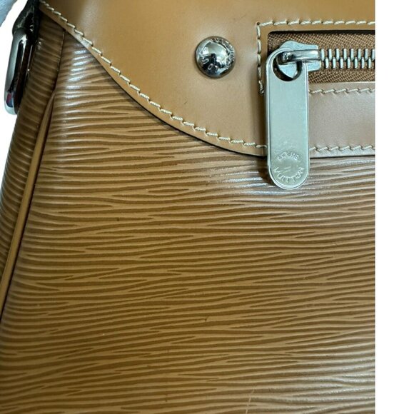 LOUIS VUITTON Brown Leather Shoulder Bag - Picture 8 of 12